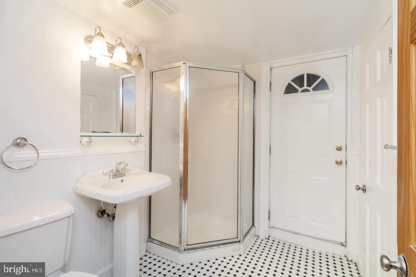 6816 Pinehurst Road Baltimore, MD 21212 - Photo 27 of 29 Basement Bath