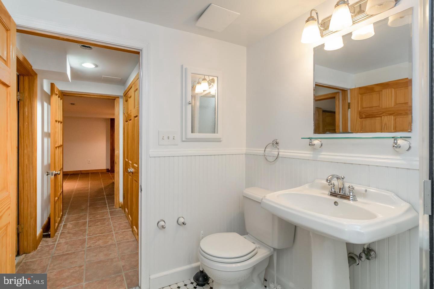 6816 Pinehurst Road Baltimore, MD 21212 - Photo 28 of 29 Basement Bath