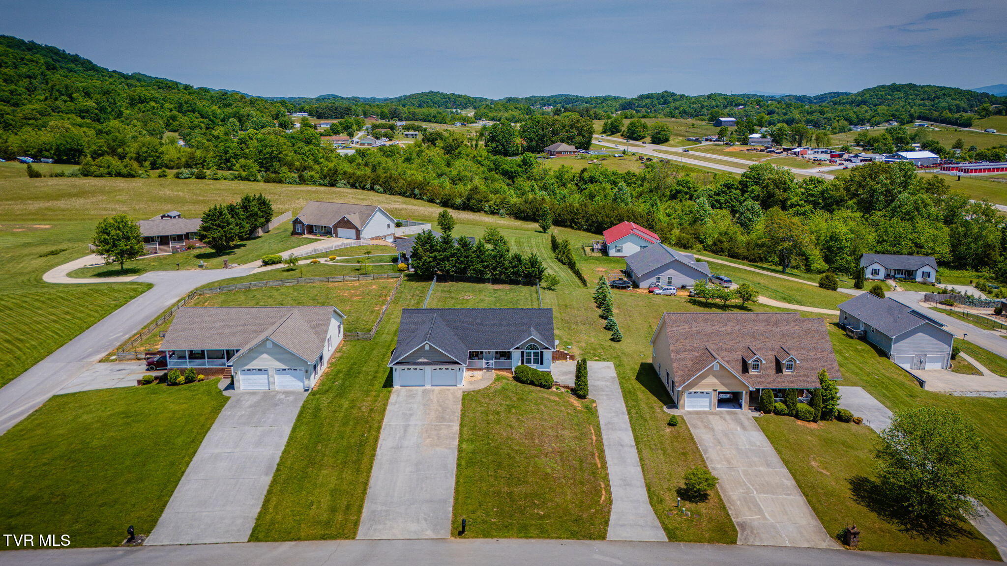 140 Willow Ridge Drive Chuckey, TN 37641 - Photo 3 of 32 102