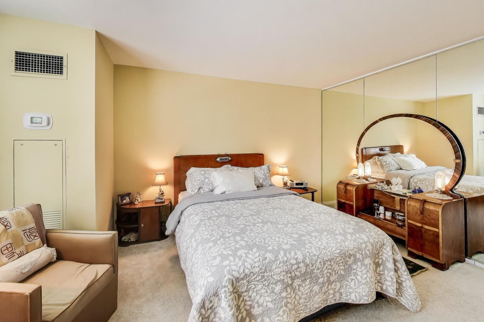 360 East Randolph Street, Unit 1007 Chicago, IL 60601 - Photo 11 of 28