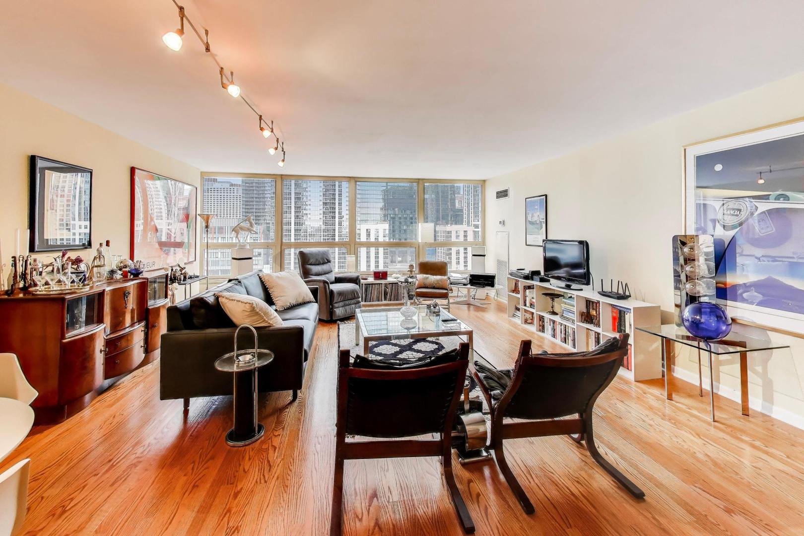 360 East Randolph Street, Unit 1007 Chicago, IL 60601 - Photo 7 of 28