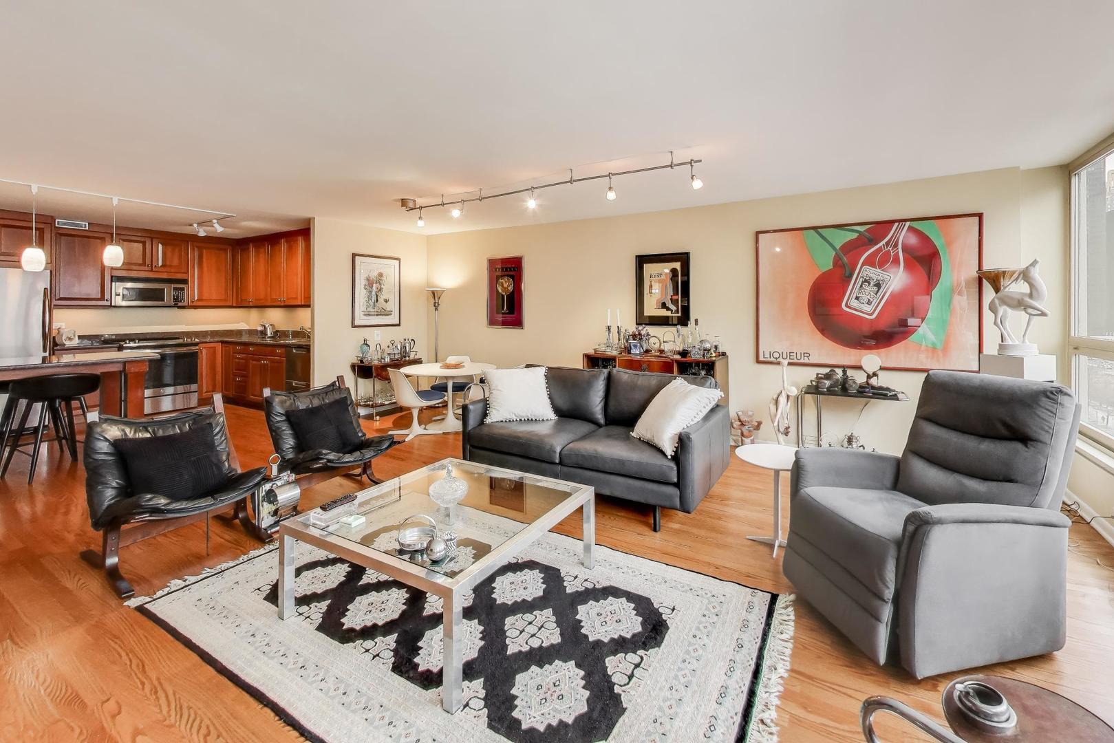 360 East Randolph Street, Unit 1007 Chicago, IL 60601 - Photo 8 of 28