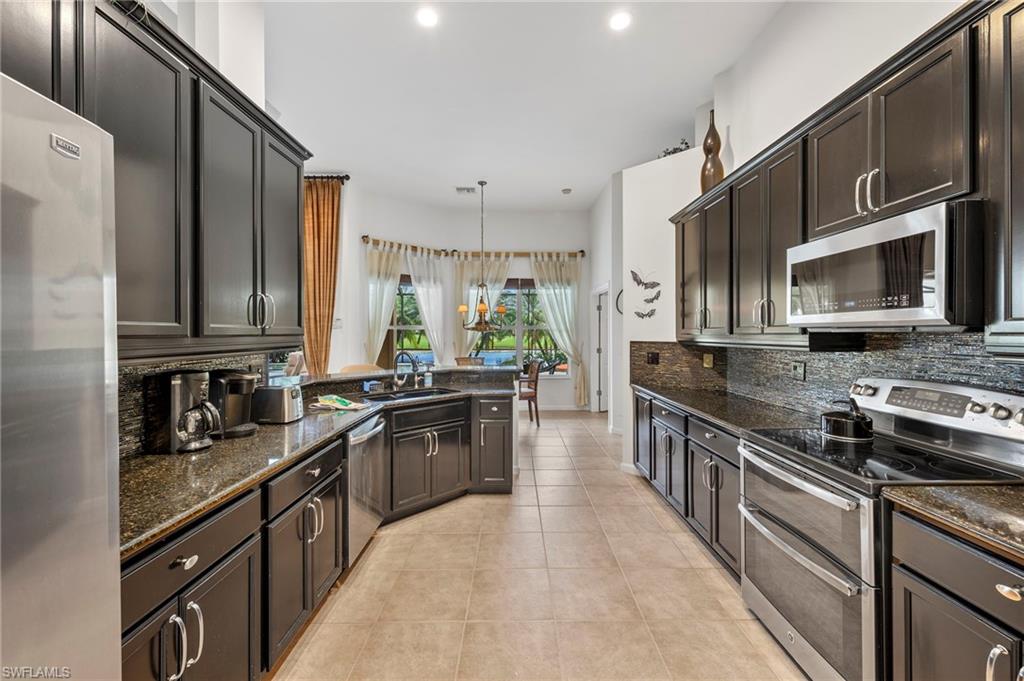 8975 Morgan Court Naples, FL 34113 - Photo 6 of 26 Kitchen