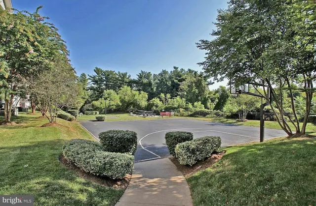 $365,900 | 1601 Spring Gate Dr., Unit 1411, McLean, VA 22102
