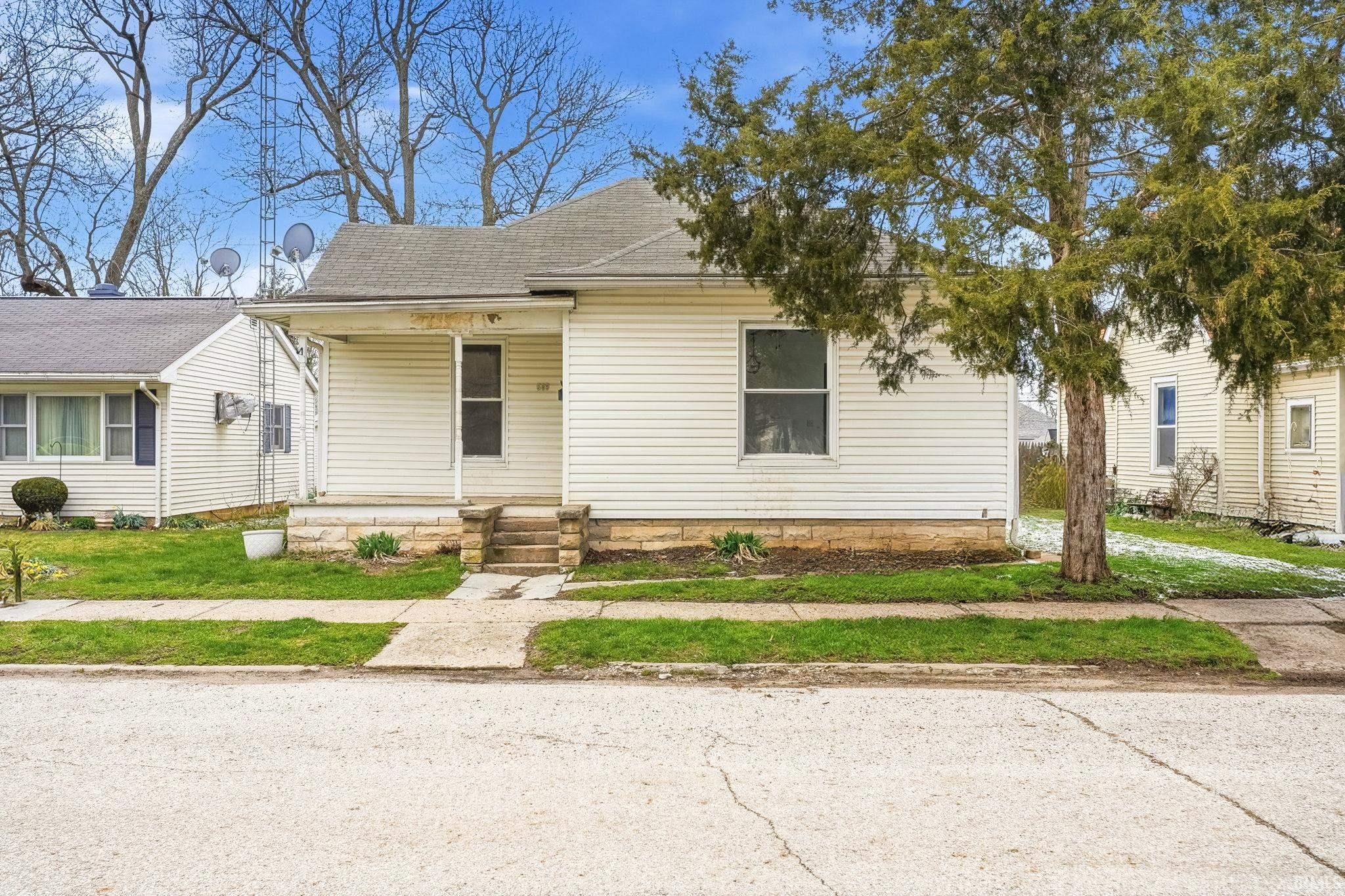 609 H Street Bedford, IN 47421 - Photo 2 of 17