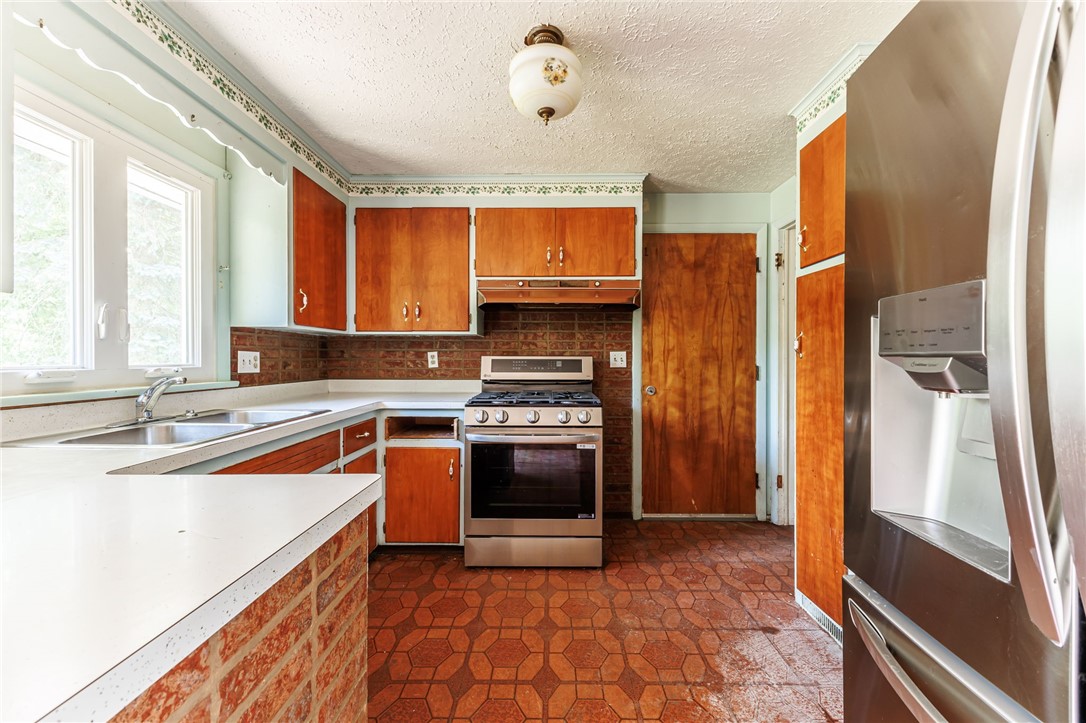 582 North Greece Road Greece, NY 14468 - Photo 8 of 30
