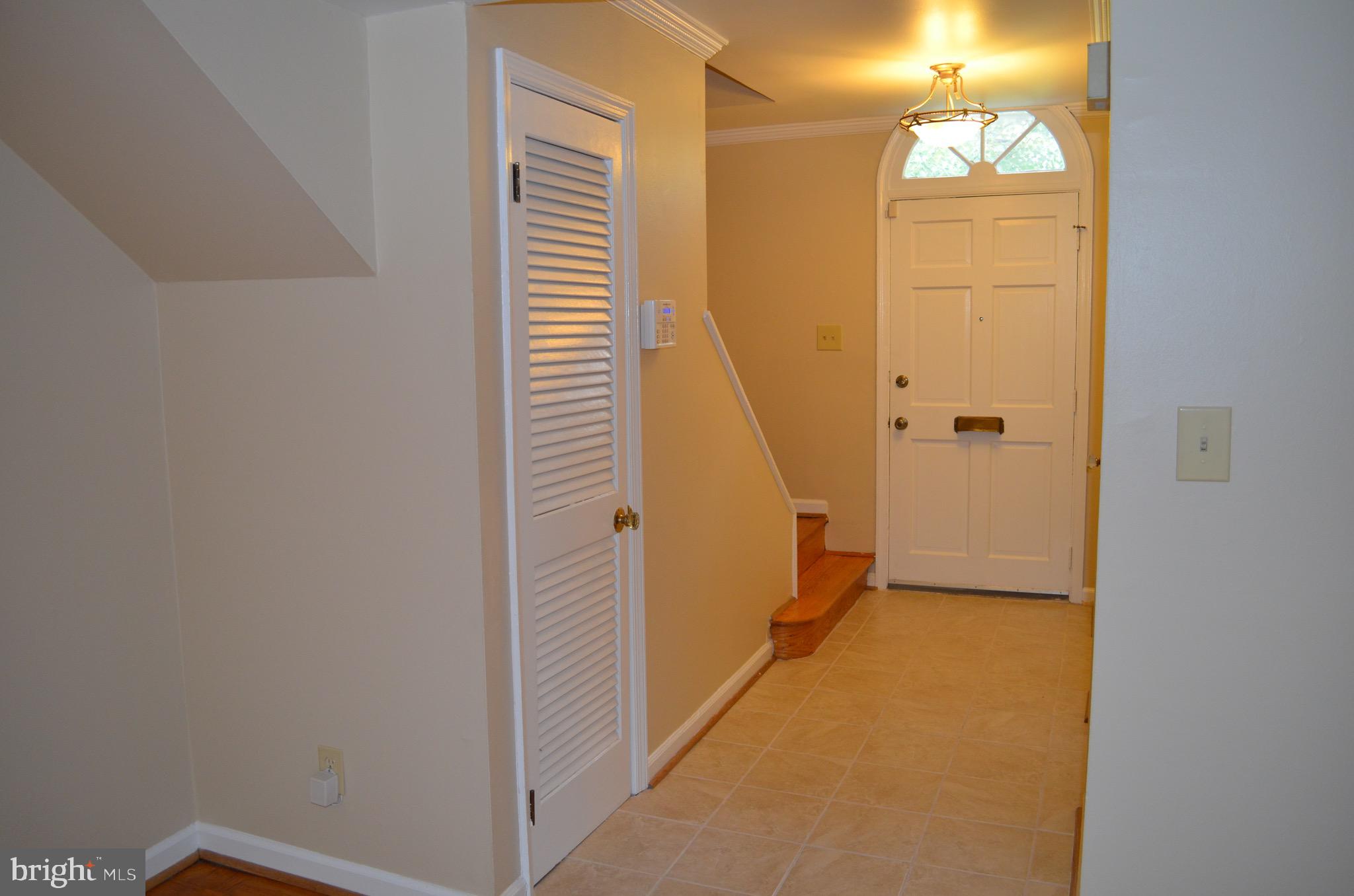 8902 16th Street Silver Spring, MD 20910 - Photo 28 of 70 Entry foyer