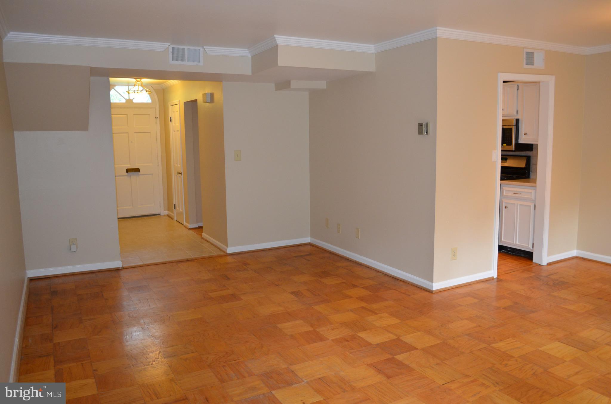 8902 16th Street Silver Spring, MD 20910 - Photo 31 of 70 Living area