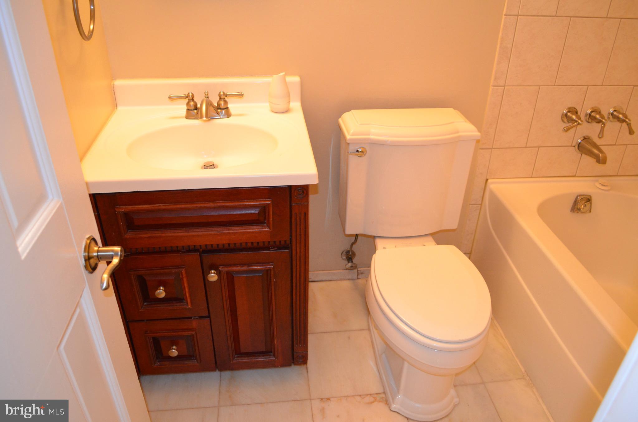 8902 16th Street Silver Spring, MD 20910 - Photo 49 of 70 2nd floor bathroom with tub