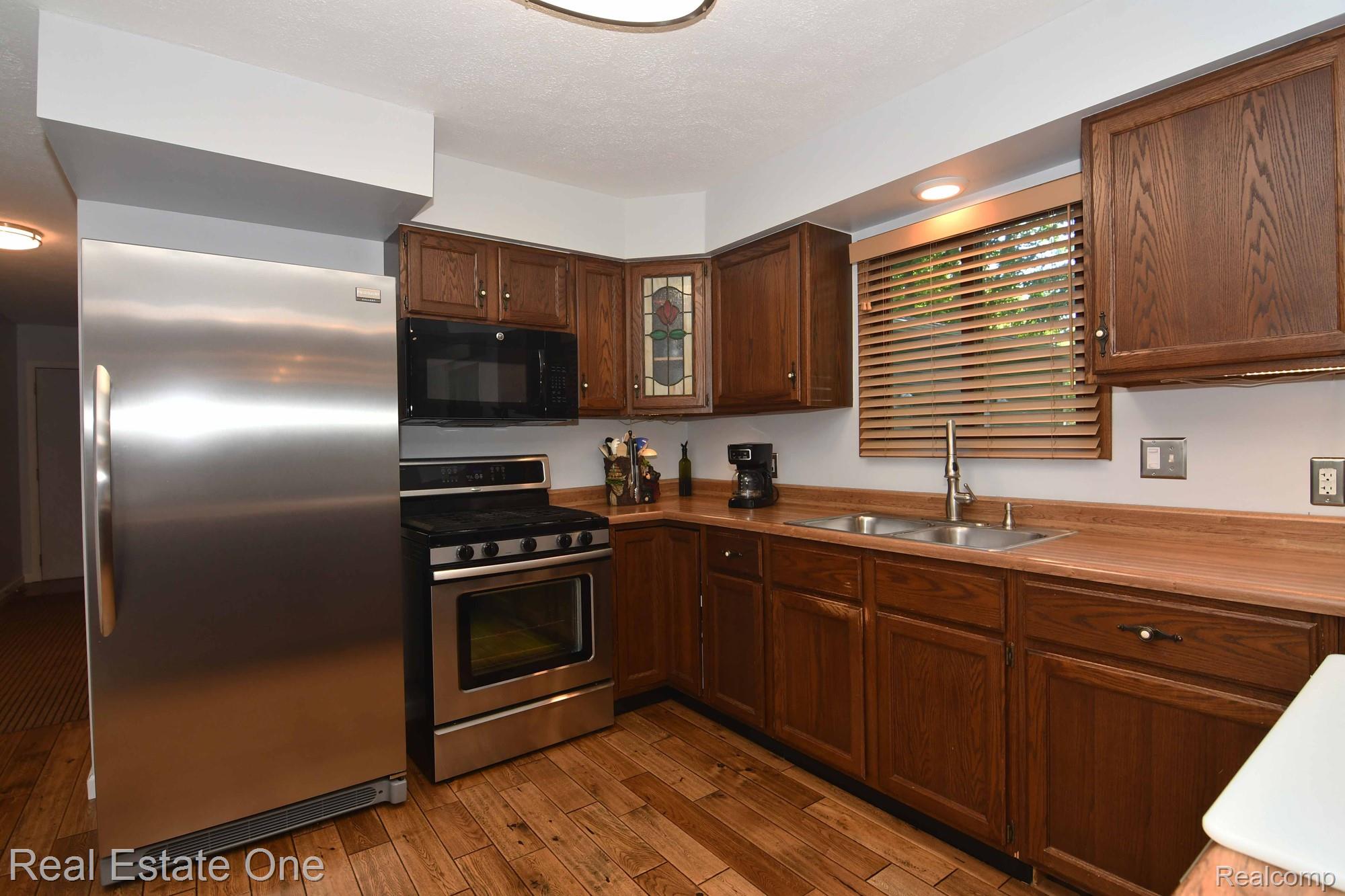 4092 Pheasant Road Lincoln, MI 48742 - Photo 18 of 43 Kitchen featuring stainless steel appliances