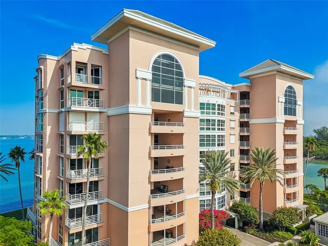 $830,000 | 4991 Bacopa Lane South, Unit 502, St. Petersburg, FL 33715