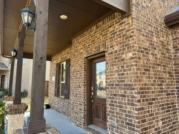 a view of house with yard