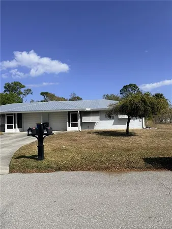 $2,100 | 2417 Northwest Holiday Court, Stuart, FL 34994