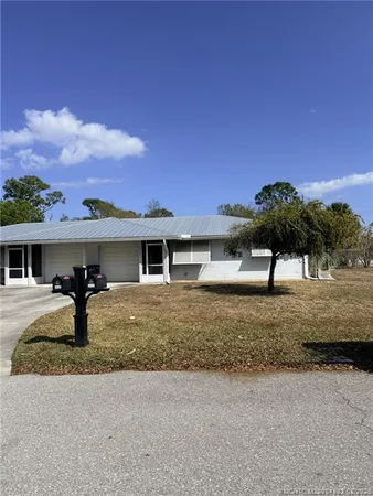 $2,100 | 2417 Northwest Holiday Court, Stuart, FL 34994