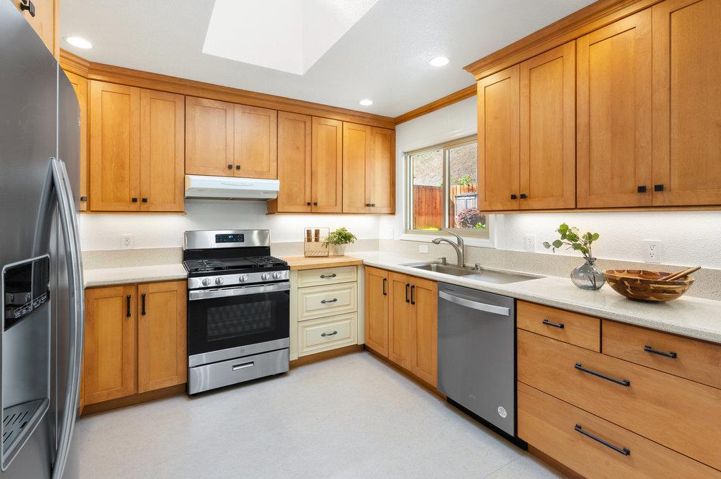 1124 Banyan Way Pacifica, CA 94044 - Photo 12 of 45