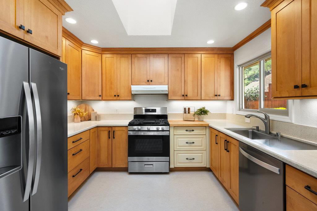 1124 Banyan Way Pacifica, CA 94044 - Photo 13 of 45