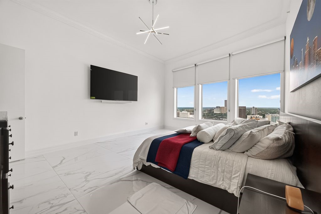 3388 Sage Road, Unit 2302 Houston, TX 77056 - Photo 20 of 37 Primary Room 1