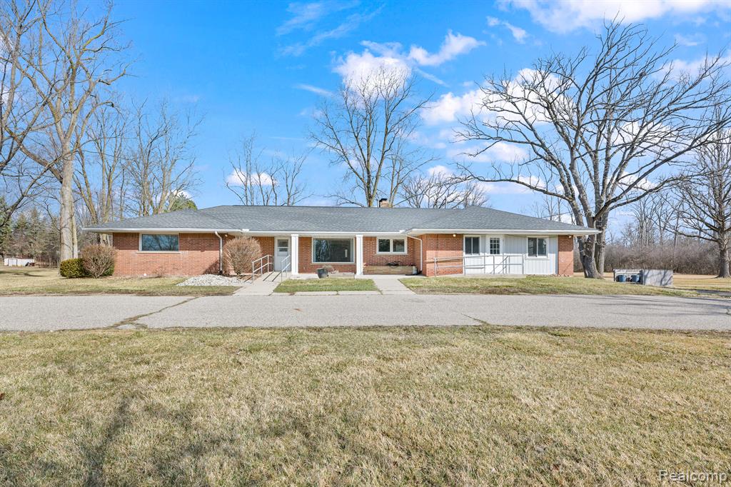 650 Grace Avenue Rochester Hills, MI 48307 - Photo 1 of 57