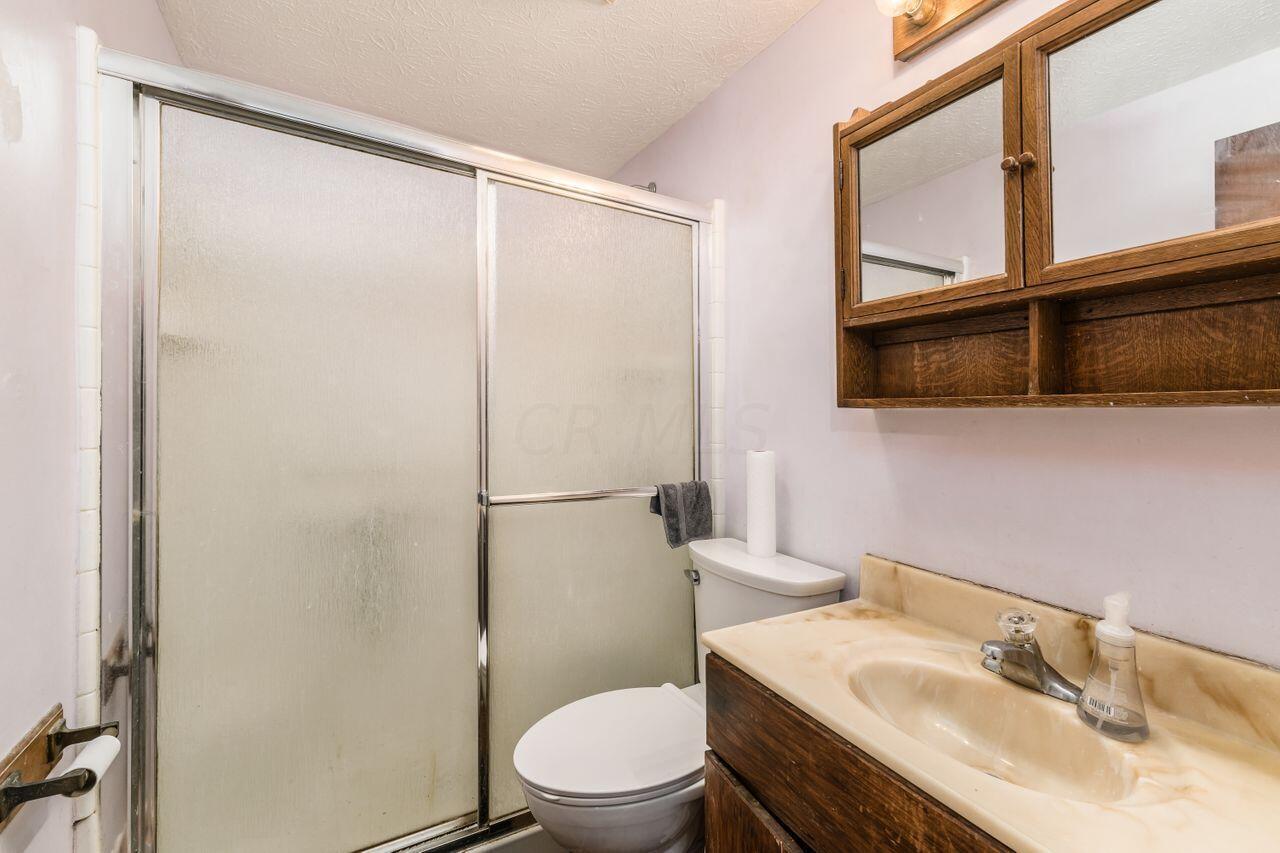 6507 Bartlett Road Reynoldsburg, OH 43068 - Photo 13 of 24 S_-_6507_Bartlett_Ct_-_043