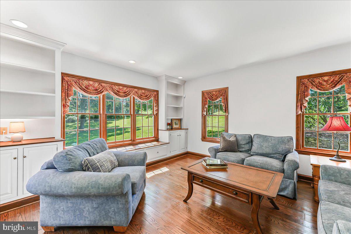 72 East Highland Road Parkesburg, PA 19365 - Photo 11 of 40 Great room