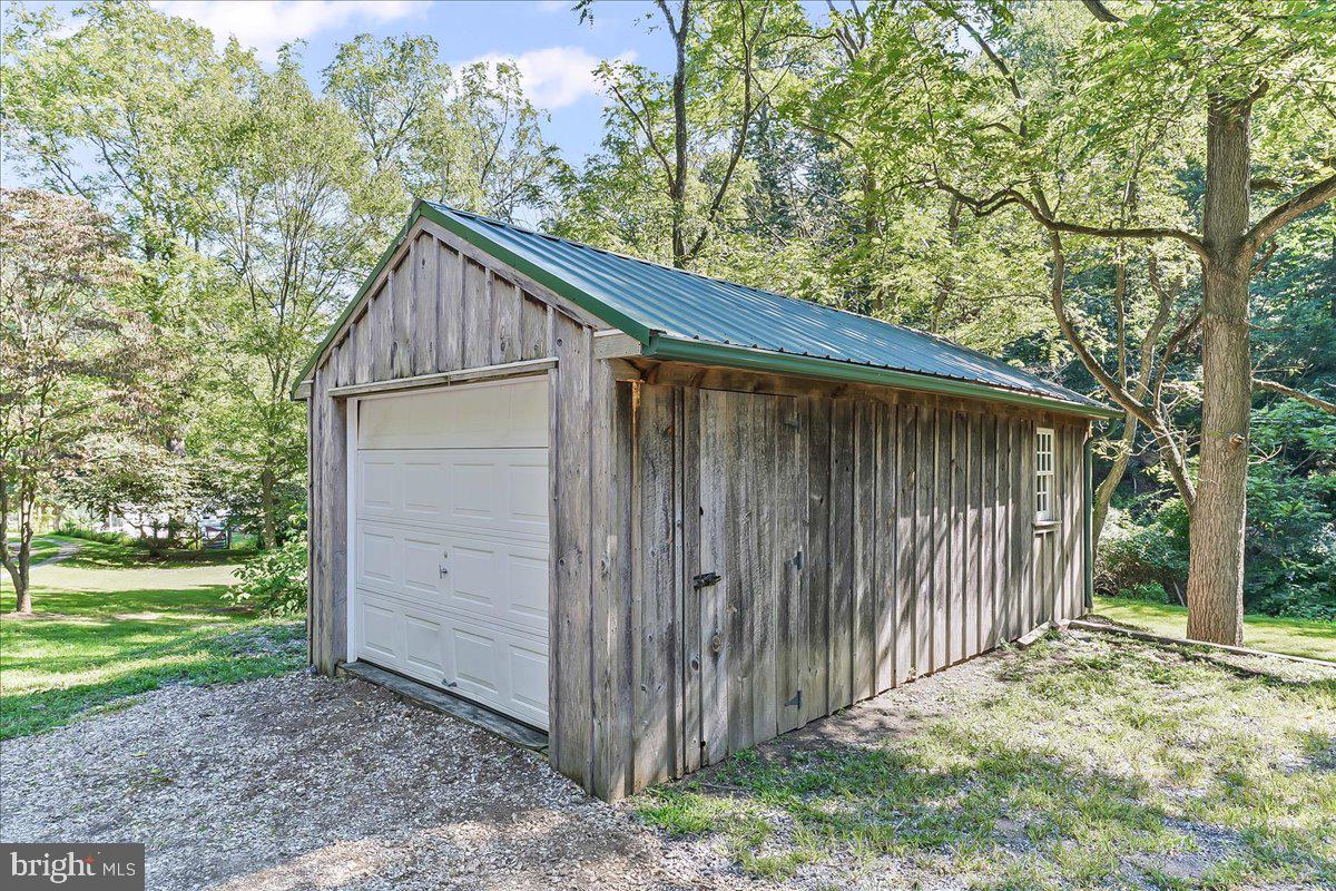 72 East Highland Road Parkesburg, PA 19365 - Photo 30 of 40 Shed/garage