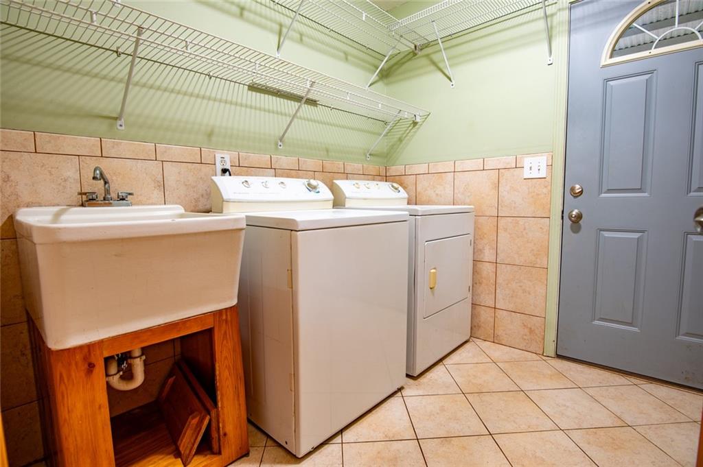 360 Parr Farm Road Covington, GA 30016 - Photo 29 of 74 a utility room with dryer and washer