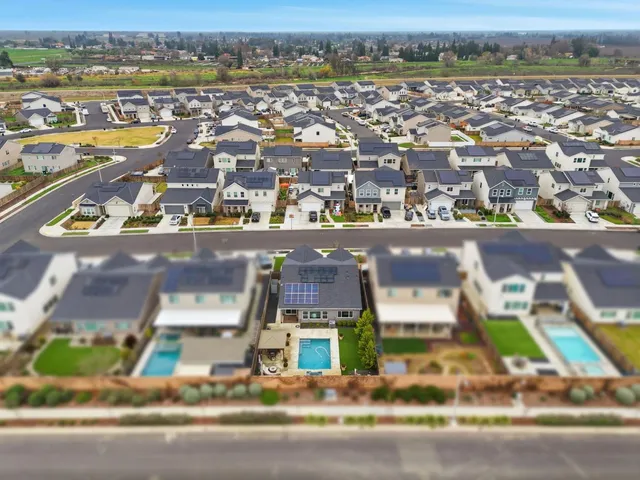 $509,900 | 133 East Tyler Court, Visalia, CA 93291