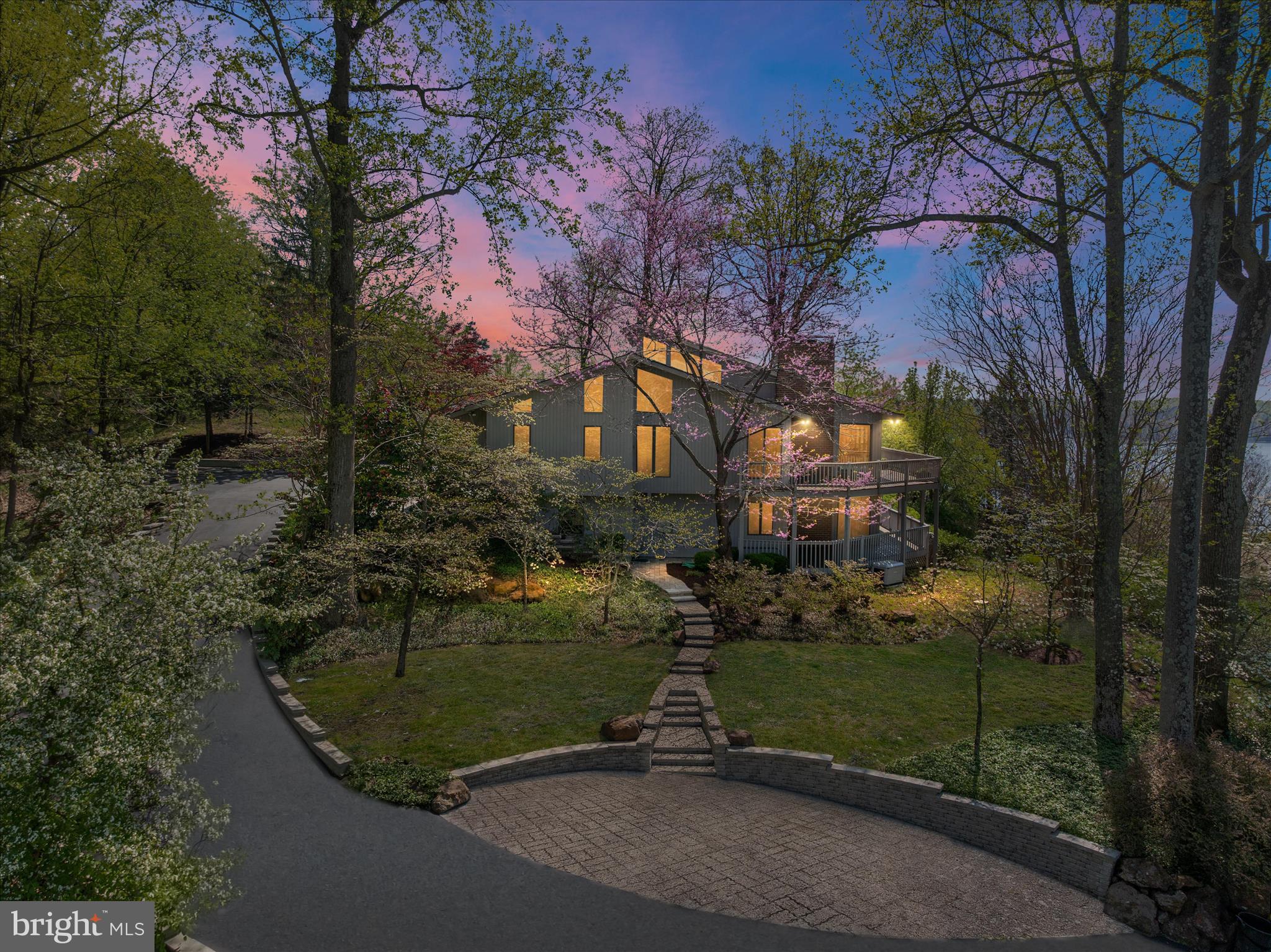 Californian Contemporary Overlooking the Severn