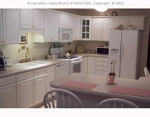 2140 Bills Creek Road Winfield, WV 25213 - Photo 5 of 8 Kitchen.