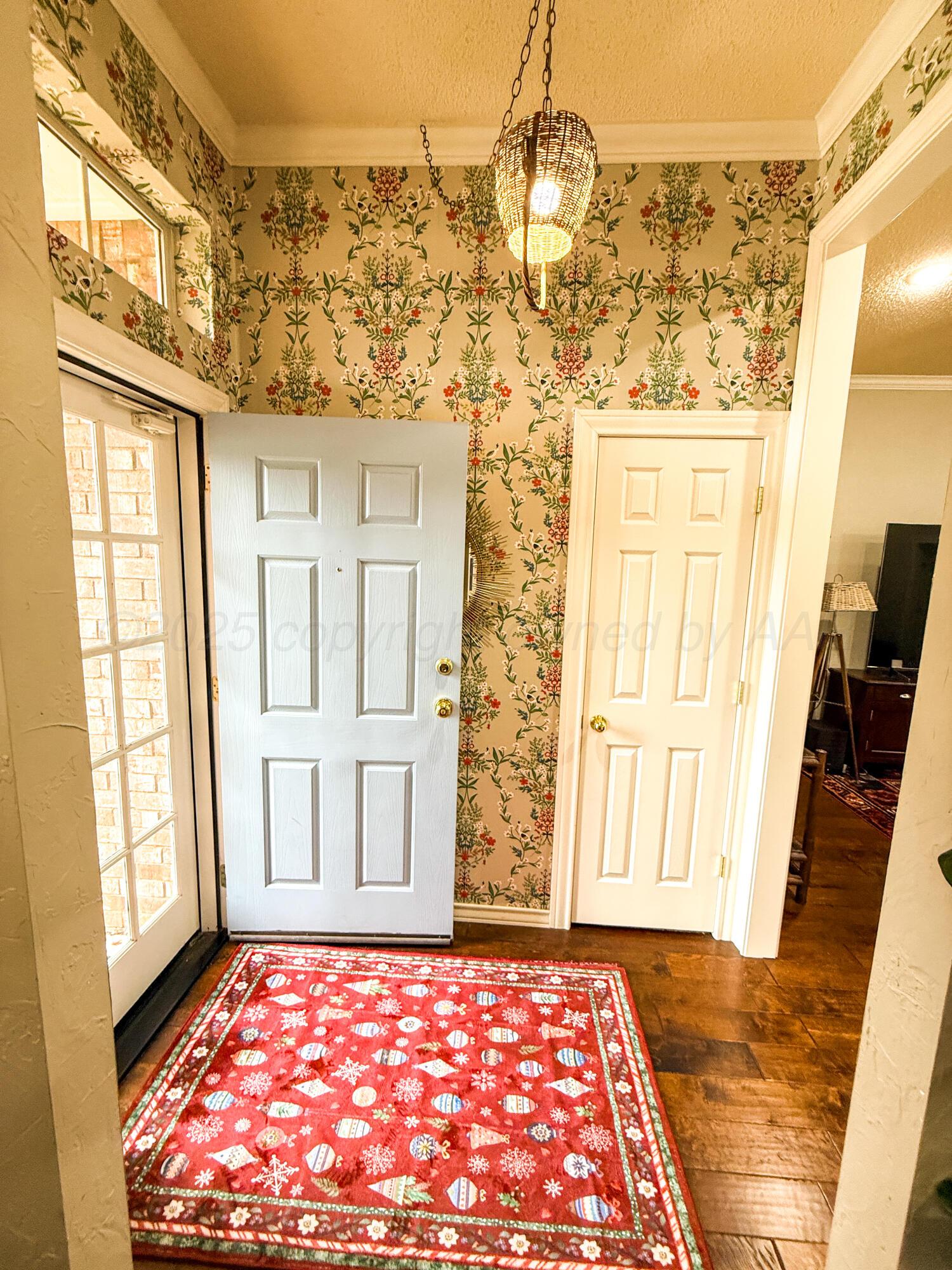 5724 Spencer Street Amarillo, TX 79109 - Photo 3 of 37 a view of an entryway