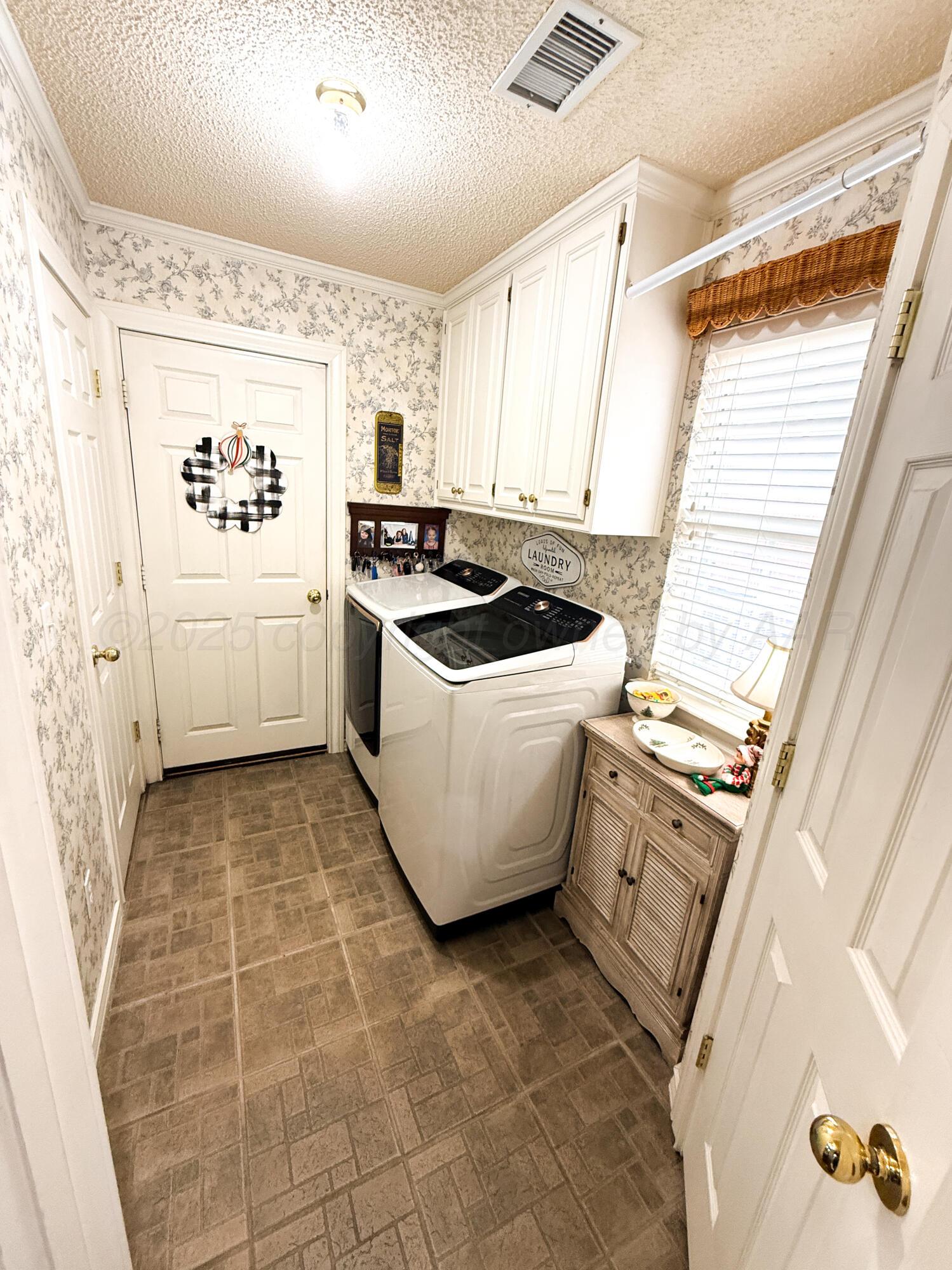 5724 Spencer Street Amarillo, TX 79109 - Photo 32 of 37 a kitchen with a stove a sink and a refrigerator