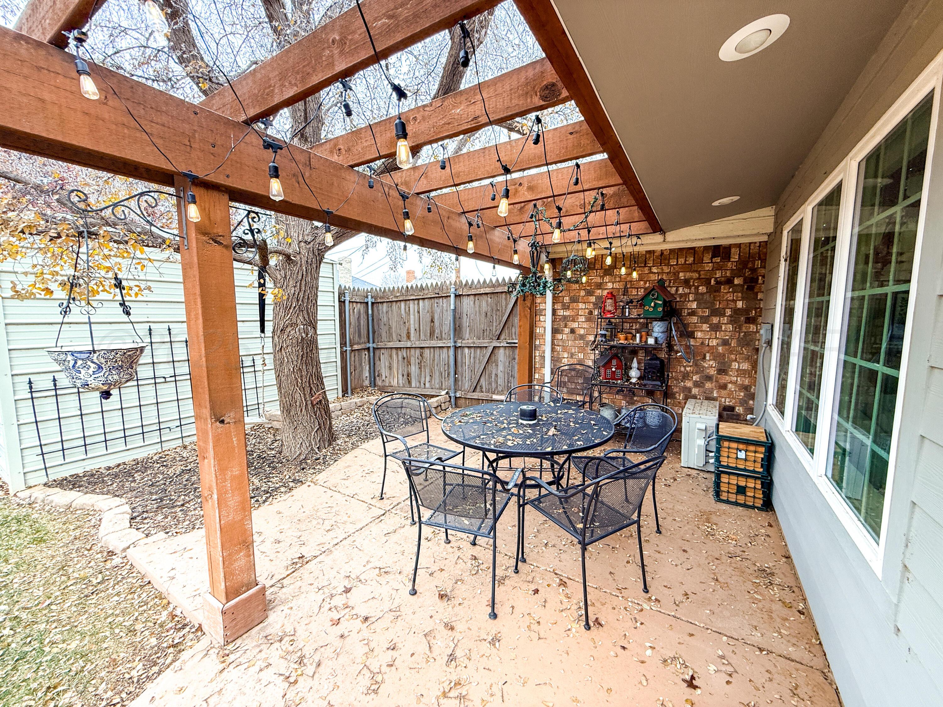 5724 Spencer Street Amarillo, TX 79109 - Photo 35 of 37 a view of a chairs and table in the patio