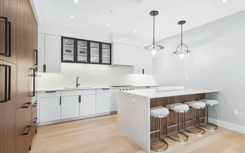 $2,600,000 | 148 Weston Road, Unit 304, Wellesley, MA 02482