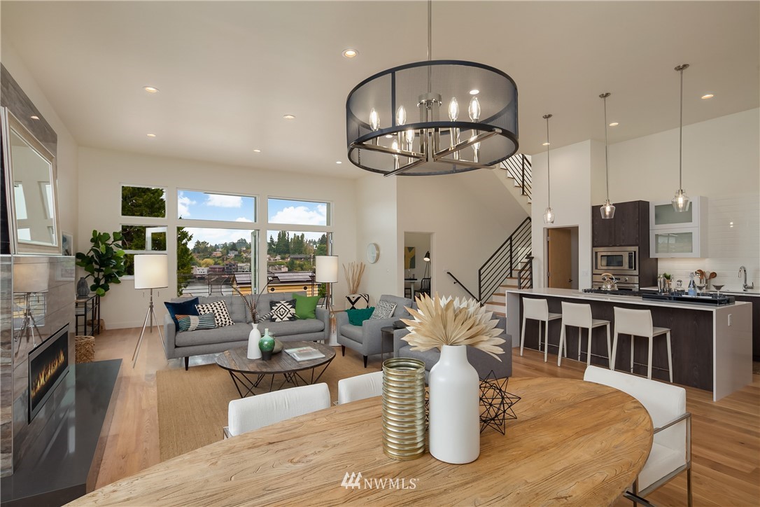 3637 West Commodore Way Seattle, WA 98199 - Photo 3 of 25 Gallery Image 3