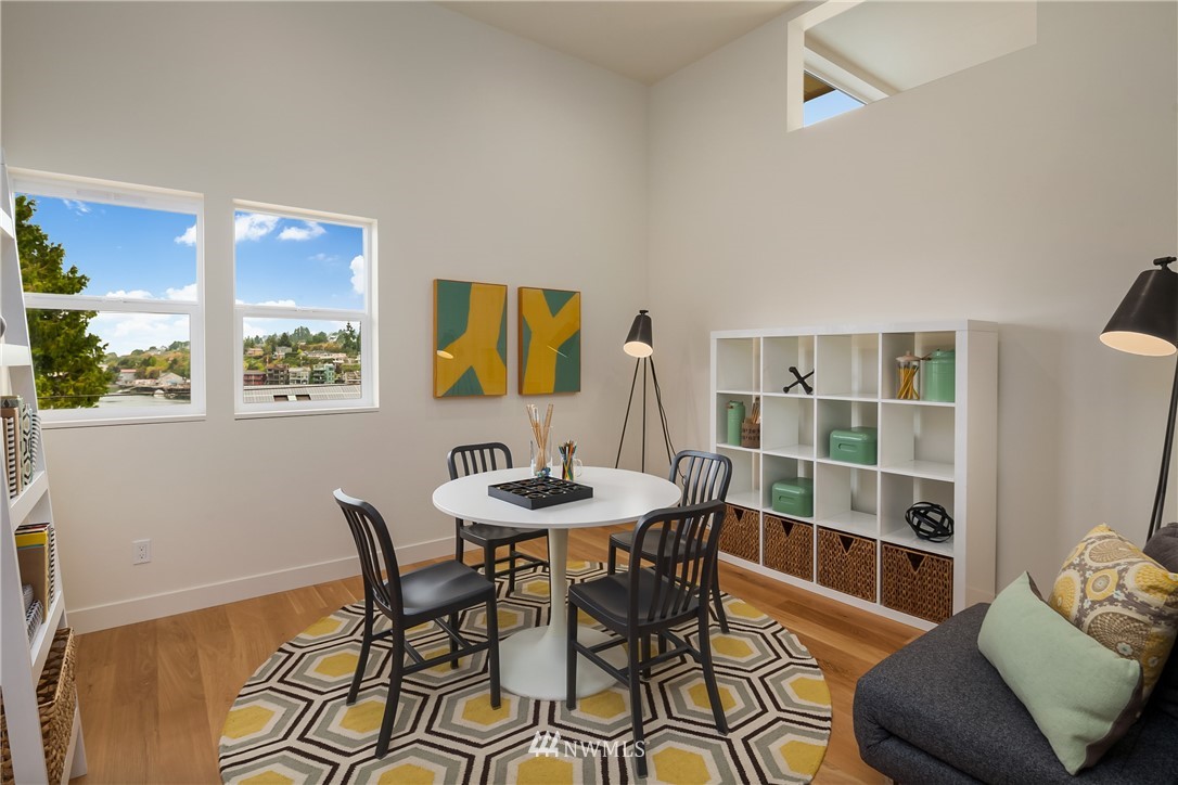 3637 West Commodore Way Seattle, WA 98199 - Photo 8 of 25 Gallery Image 8