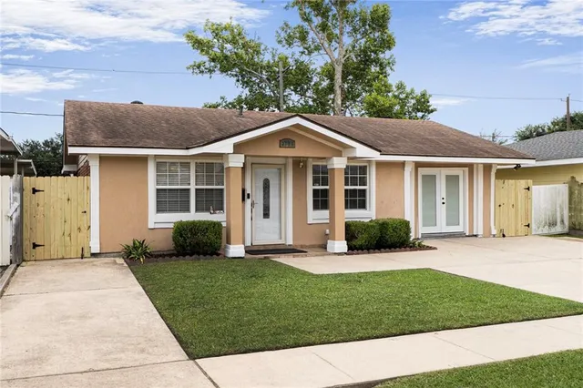 $259,000 | 3716 West Louisiana Drive, Kenner, LA 70065