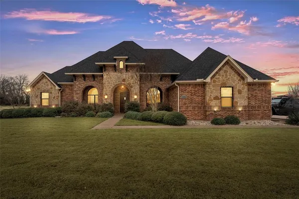 $689,900 | 380 North Quail Run Drive, West, TX 76691