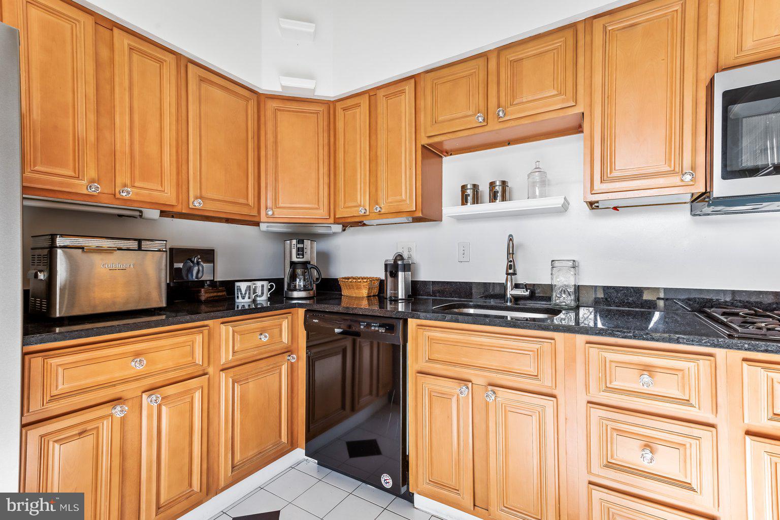 2 Hamlet Hill Road Baltimore, MD 21210 - Photo 6 of 32 Modern and clean with new appliances