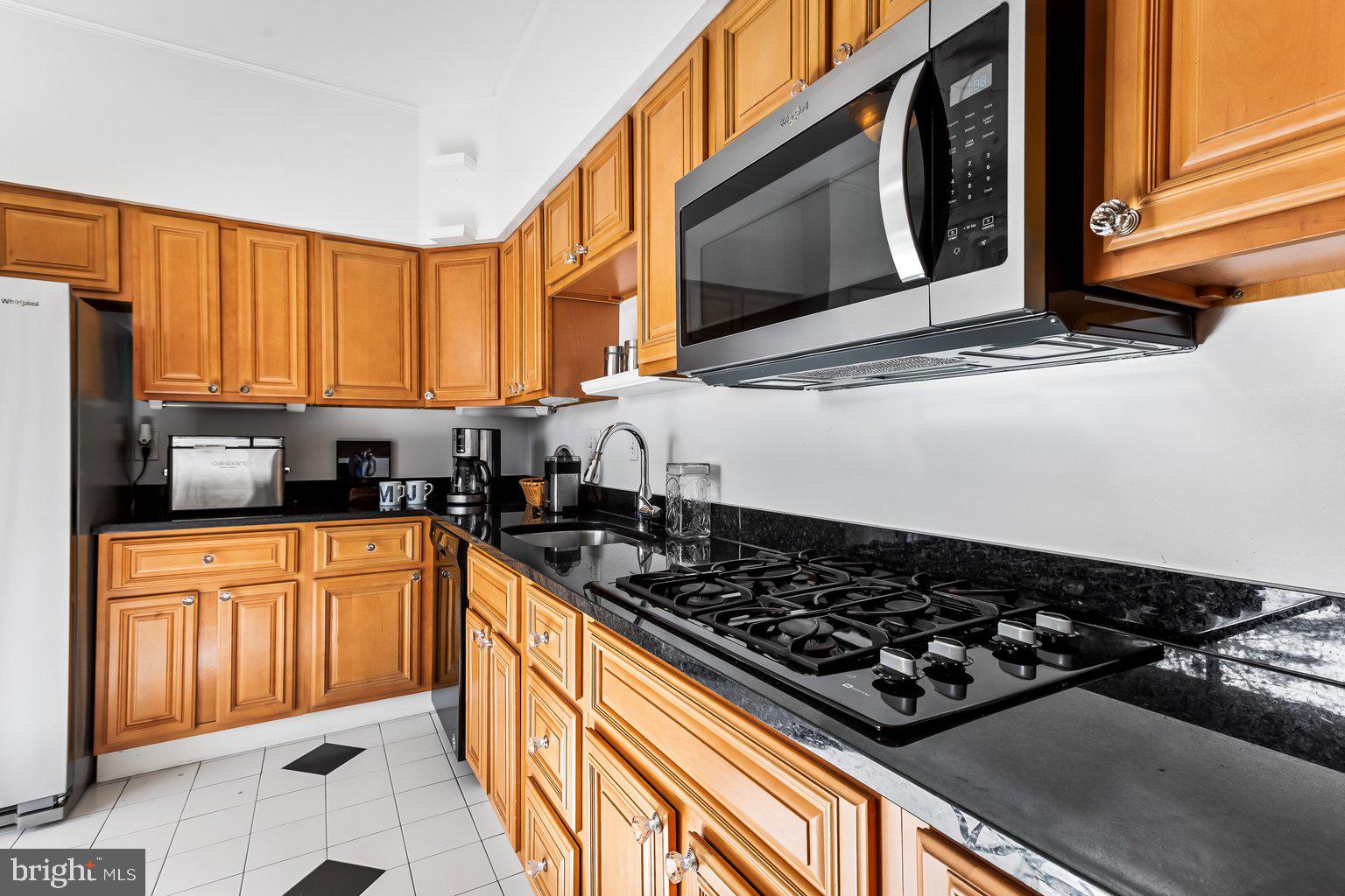 2 Hamlet Hill Road Baltimore, MD 21210 - Photo 9 of 32 Black granite coutertops