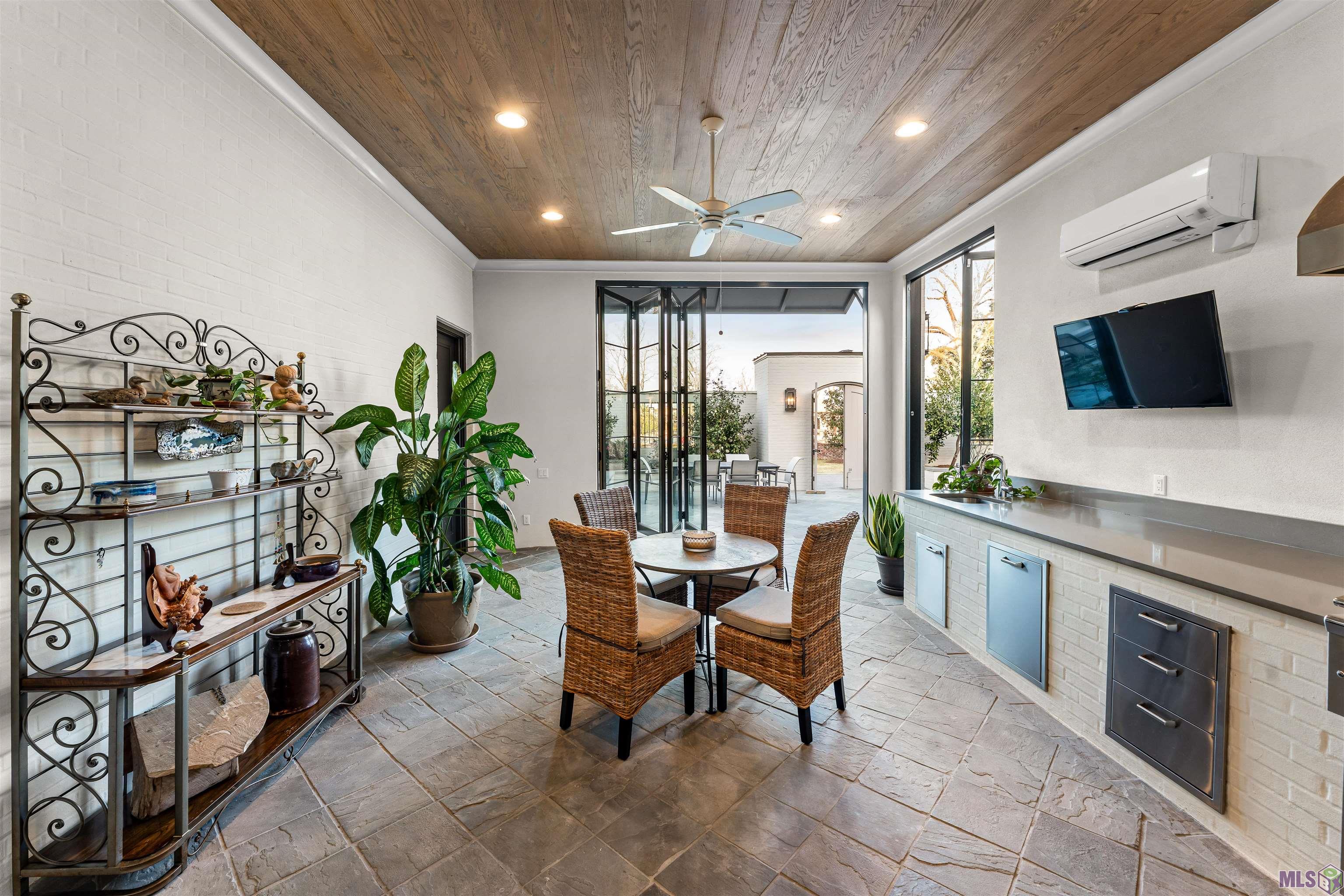 7313 Willow Grove Boulevard Baton Rouge, LA 70810 - Photo 14 of 56 Breakfast Area/Solarium