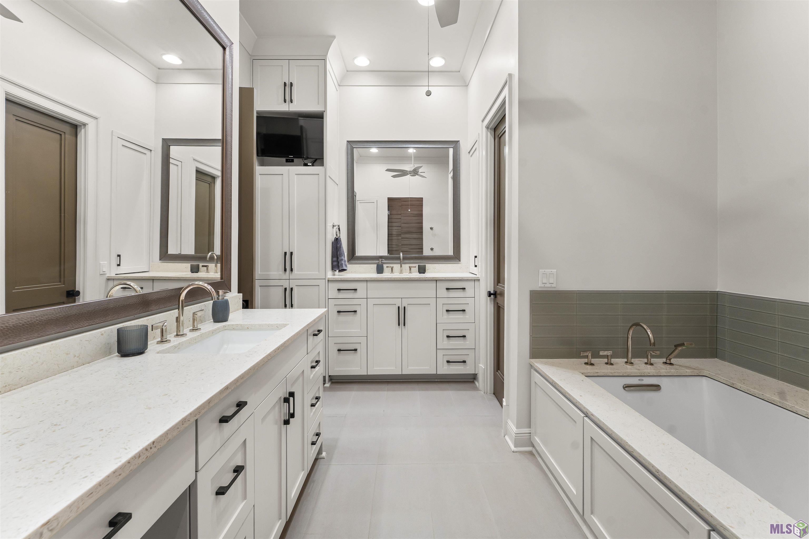 7313 Willow Grove Boulevard Baton Rouge, LA 70810 - Photo 21 of 56 Primary Bathroom (spa-like soaking tub)