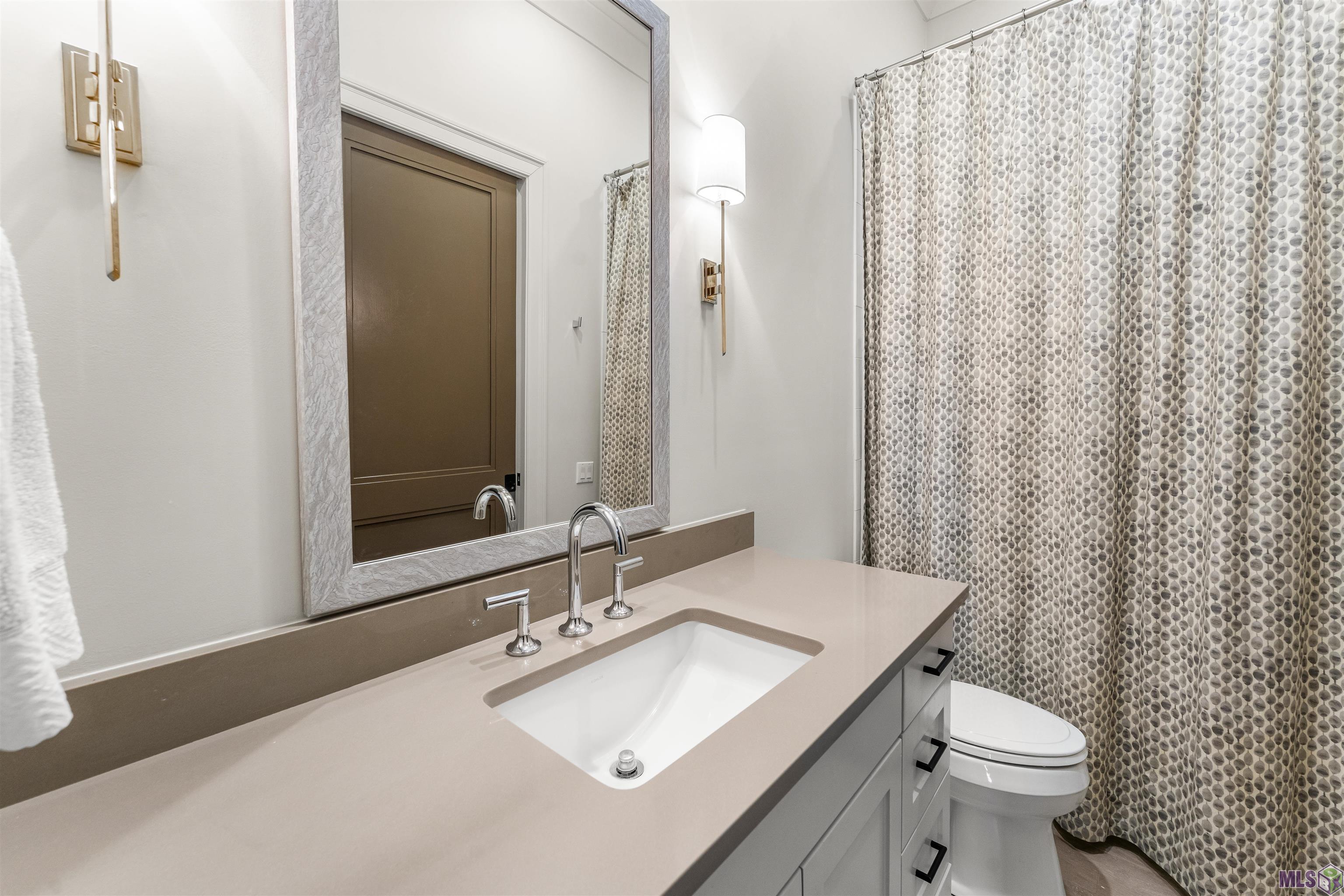 7313 Willow Grove Boulevard Baton Rouge, LA 70810 - Photo 24 of 56 Guest Bathroom