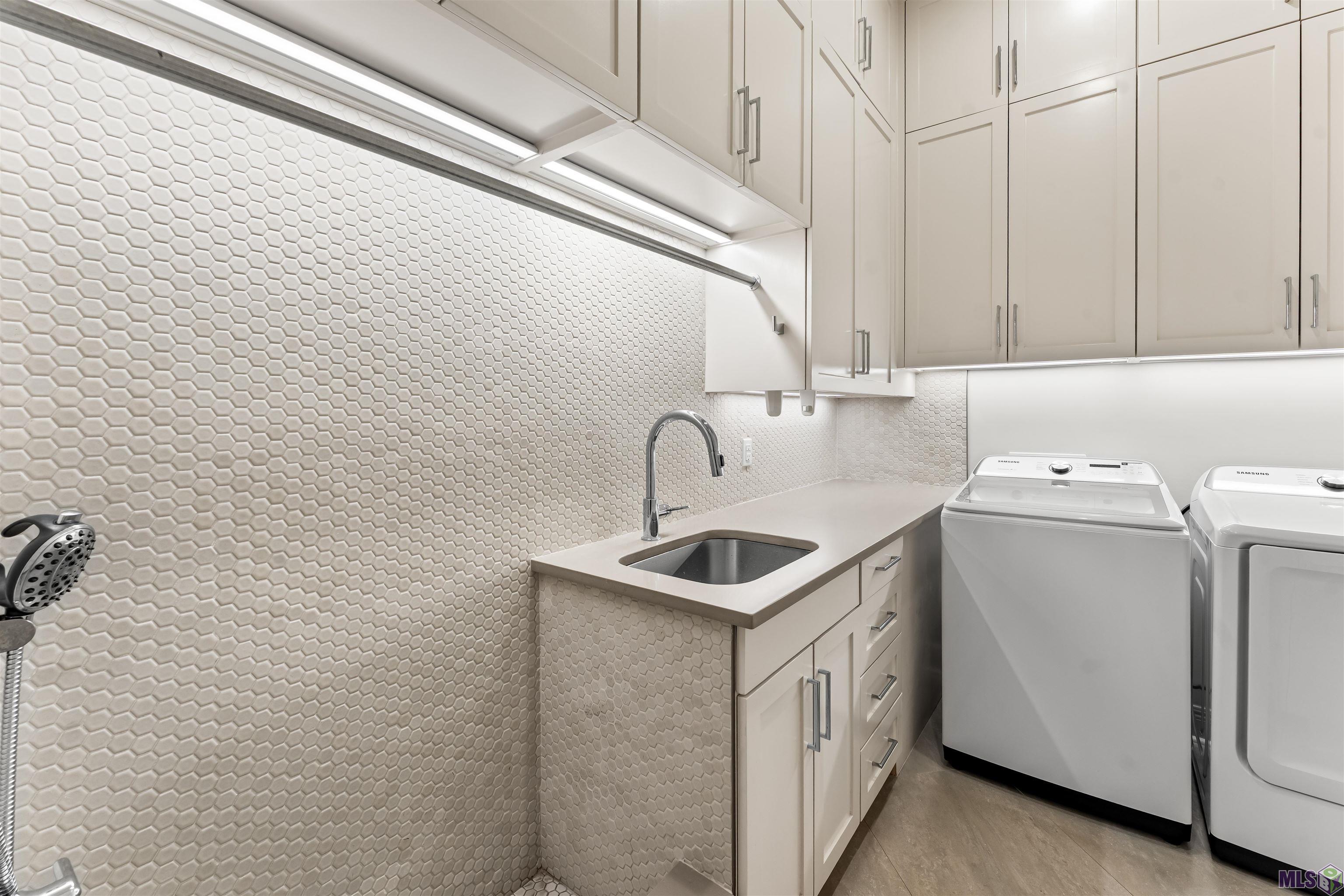 7313 Willow Grove Boulevard Baton Rouge, LA 70810 - Photo 28 of 56 Laundry Room with Pet Shower