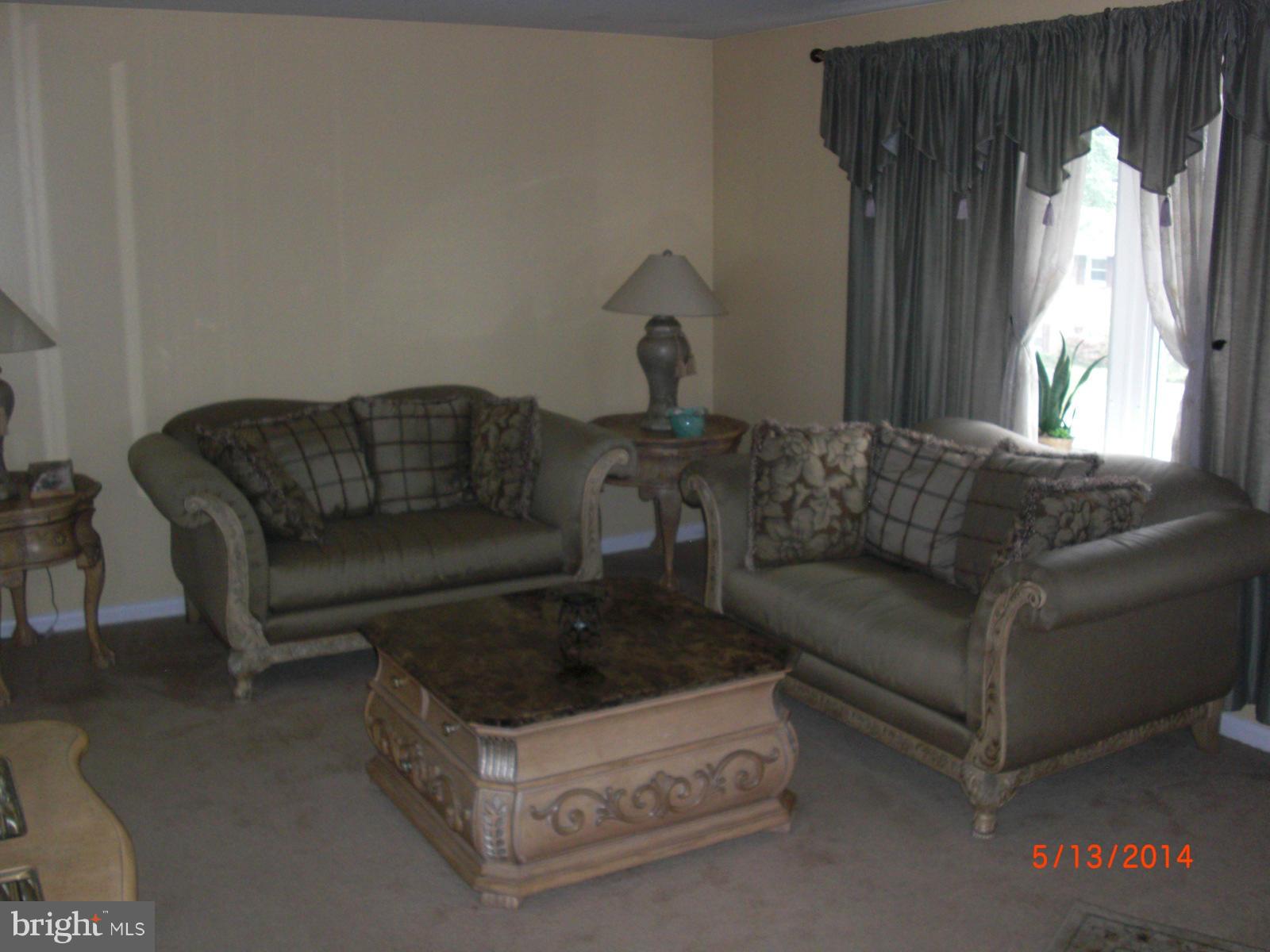 12904 Glynis Road Clinton, MD 20735 - Photo 2 of 13 Living Room