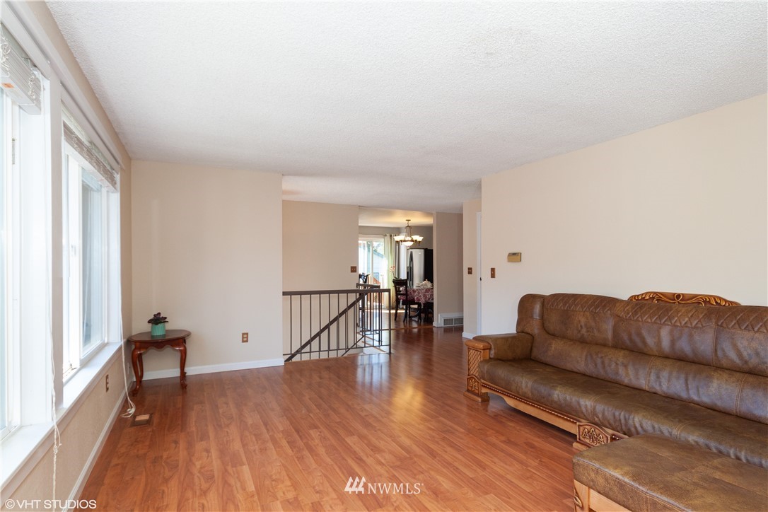 2924 Crystal Springs Road West University Place, WA 98466 - Photo 2 of 11 Gallery Image 2