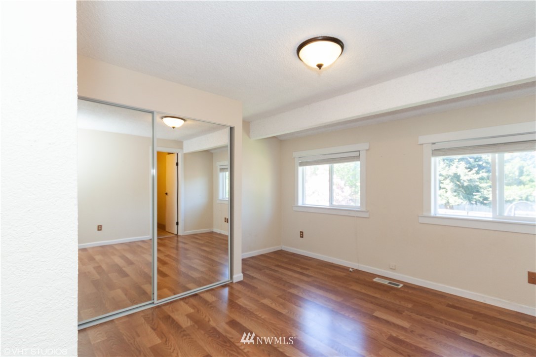 2924 Crystal Springs Road West University Place, WA 98466 - Photo 4 of 11 Gallery Image 4