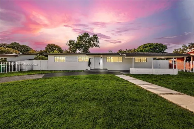 a view of a house with a yard