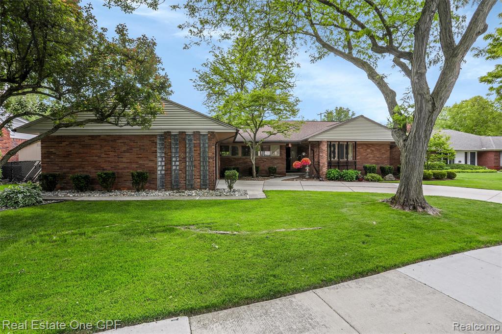 439 Barclay Road Grosse Pointe Farms, MI 48236 - Photo 1 of 47