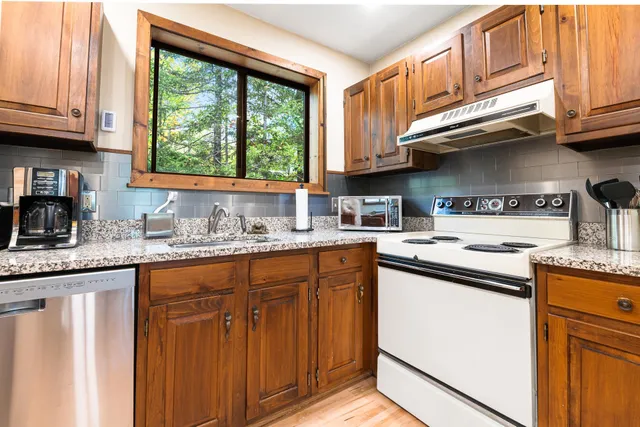 $444,900 | 6 Anderson Pond Road, Grantham, NH 03753