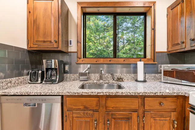 $444,900 | 6 Anderson Pond Road, Grantham, NH 03753